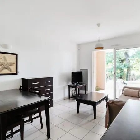 2 Pieces Plus, Proche De La Apartment *